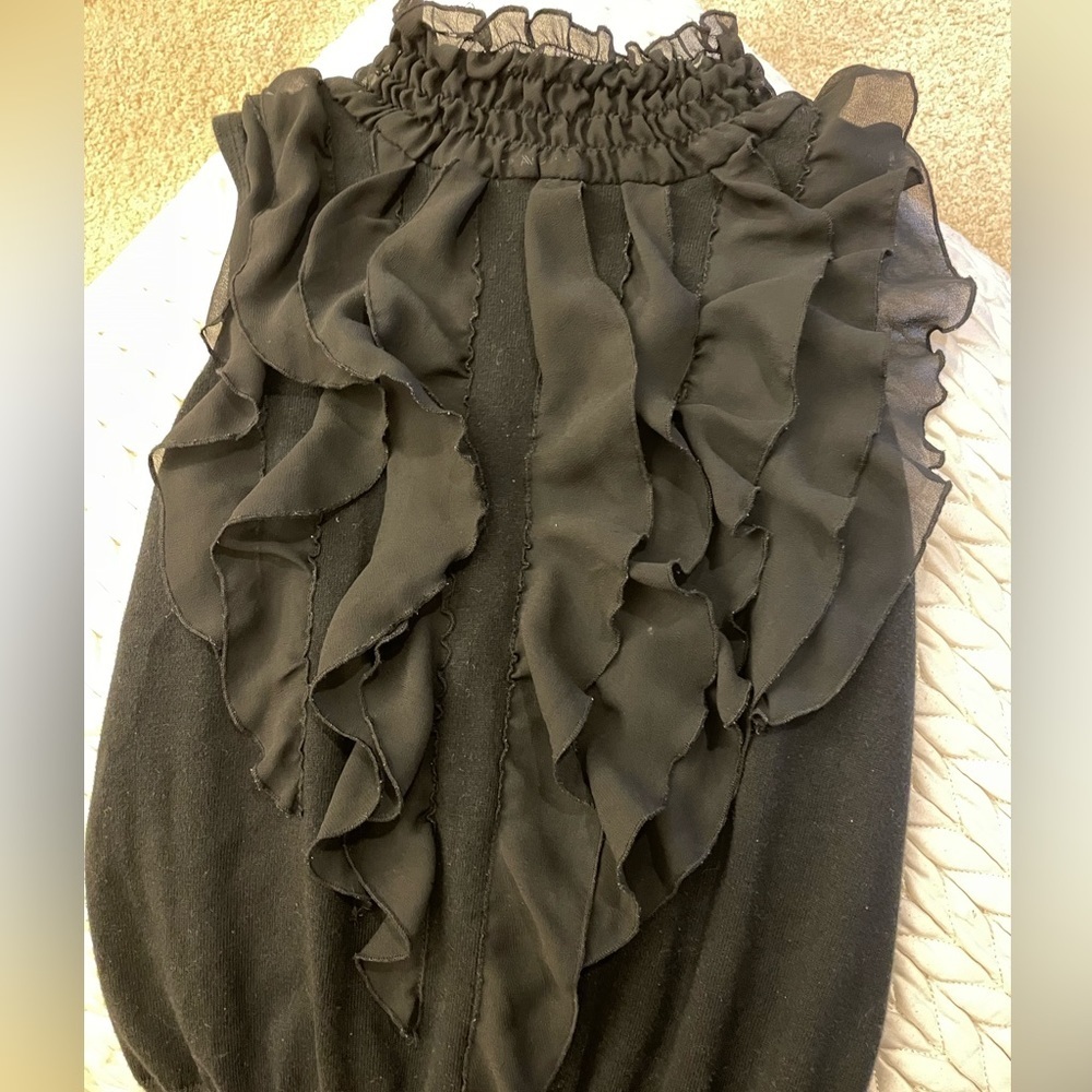 RUFFLE front black top - Picture 3 of 3